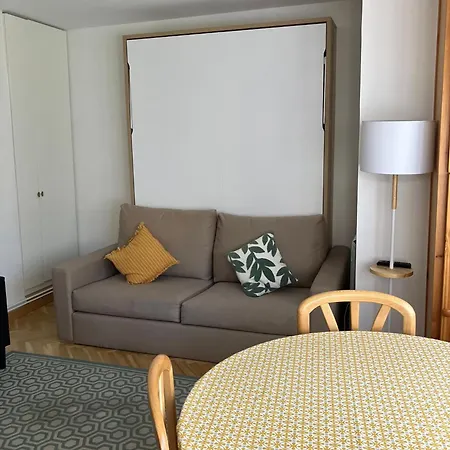 Calzada De Monjas, Apartment *