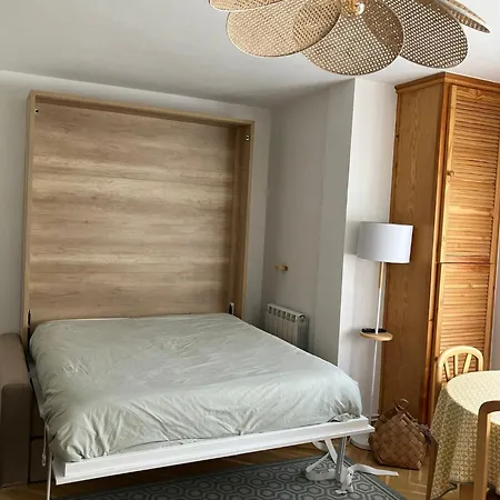 Calzada De Monjas, Apartment *